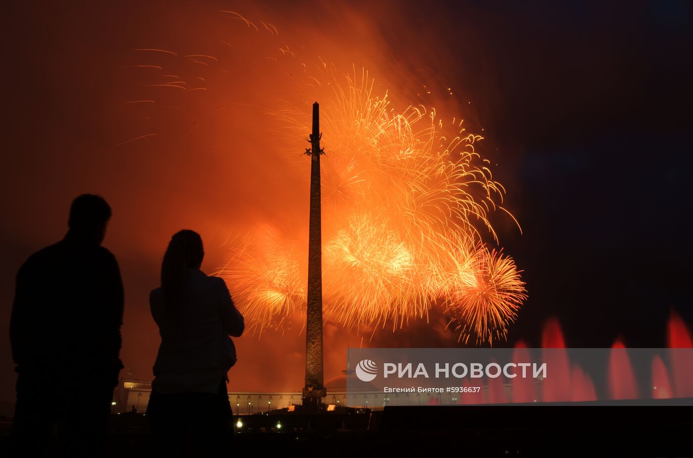 Салют в честь 75-летия освобождения Минска от немецко-фашистских захватчиков