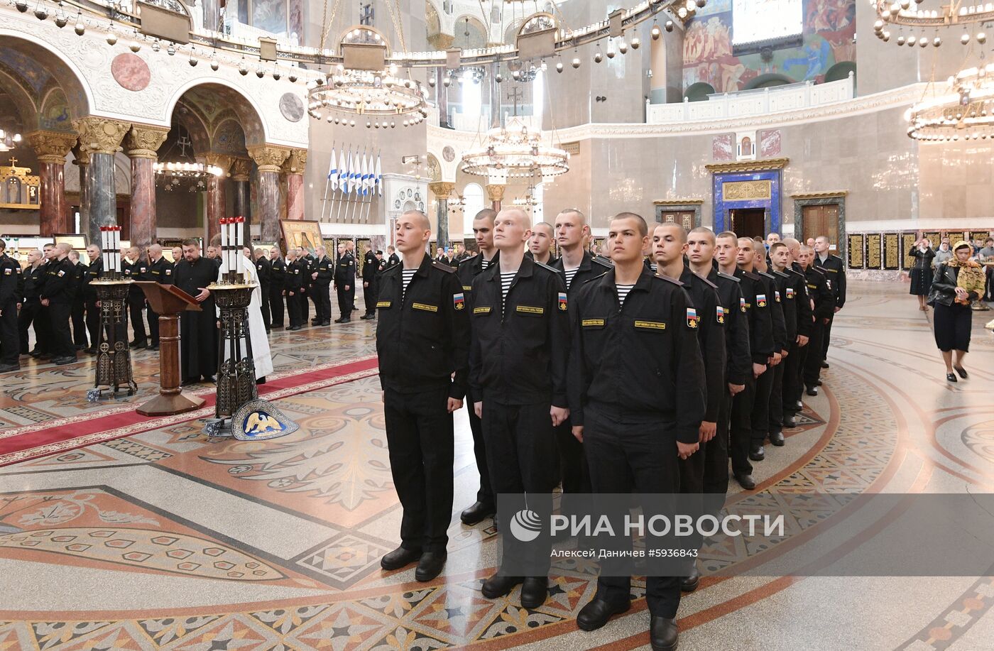 Панихида по погибшим морякам-подводникам в Кронштадтском морском соборе