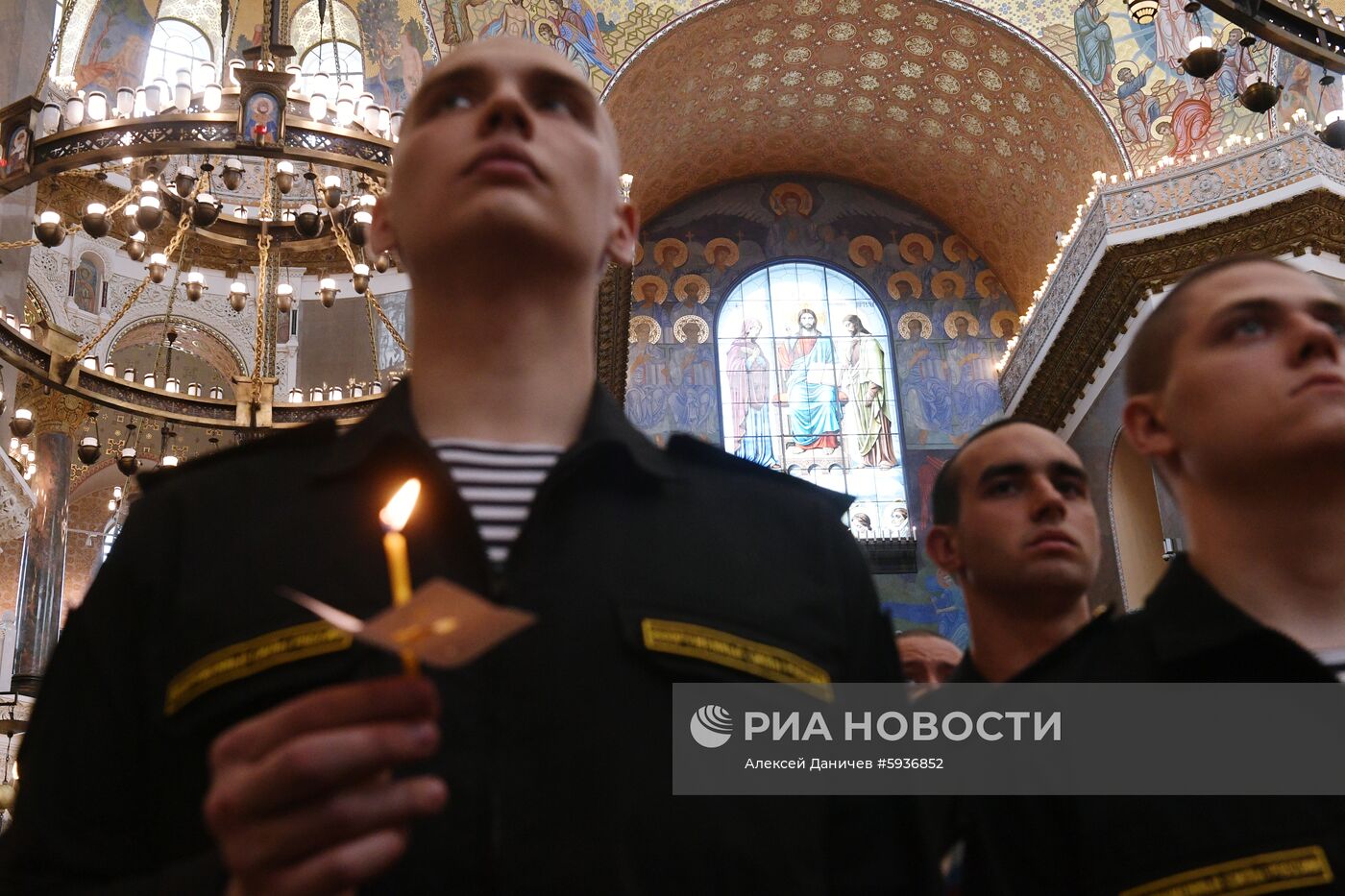 Панихида по погибшим морякам-подводникам в Кронштадтском морском соборе