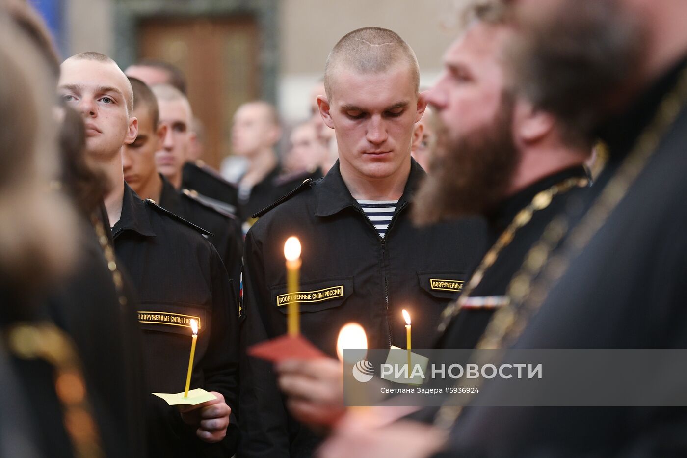 Панихида по погибшим морякам-подводникам в Кронштадтском морском соборе