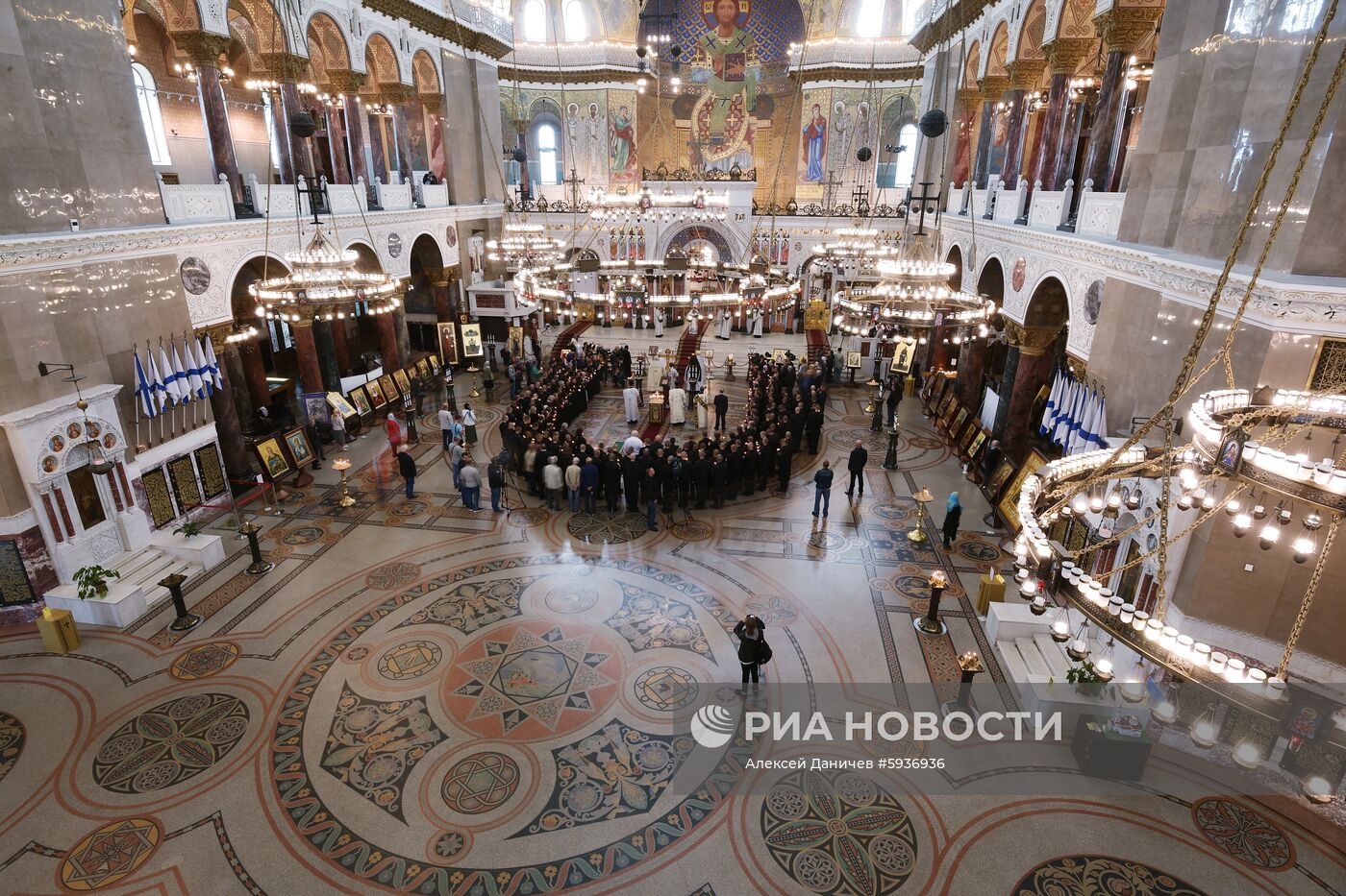 Панихида по погибшим морякам-подводникам в Кронштадтском морском соборе