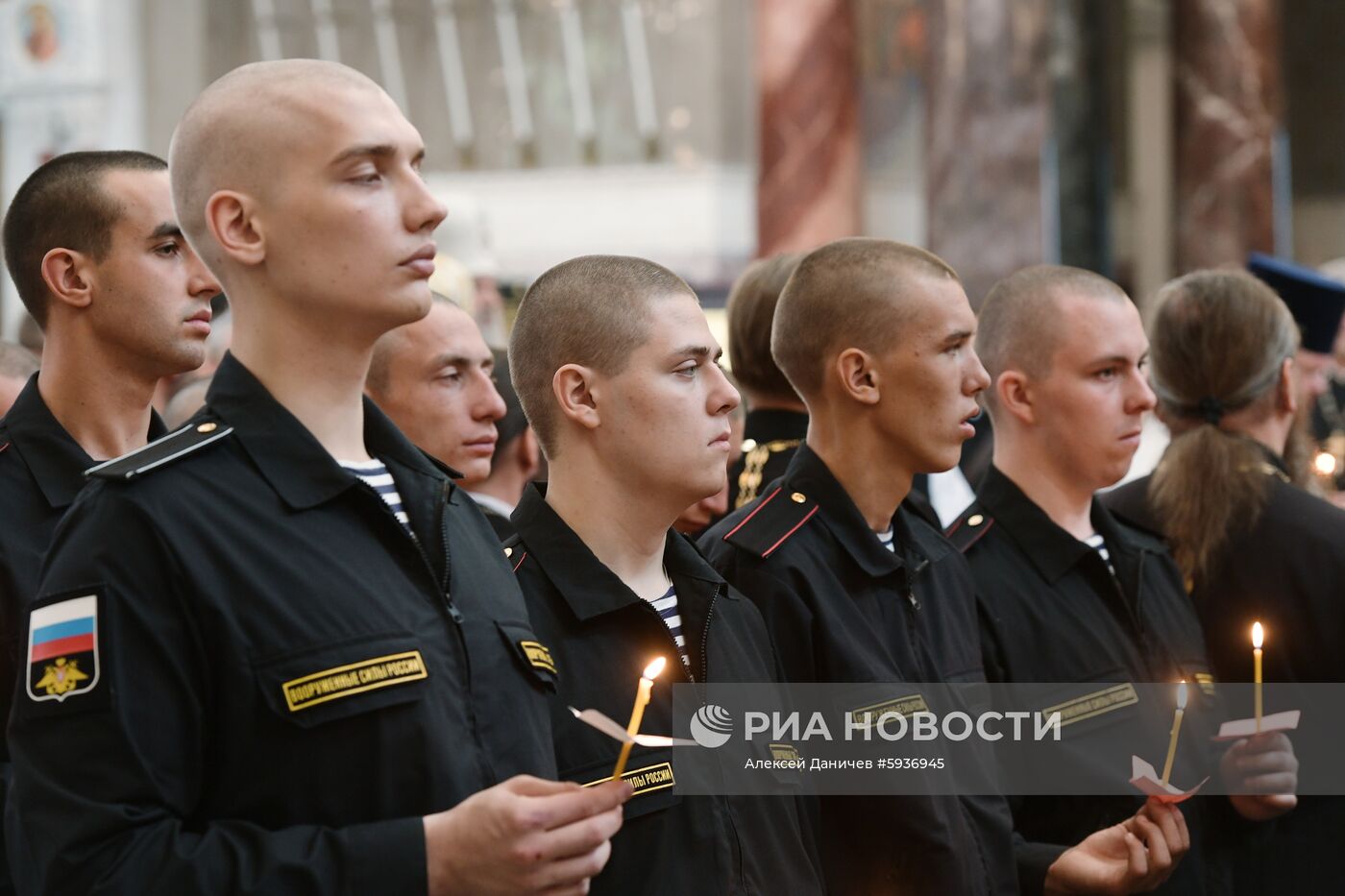 Панихида по погибшим морякам-подводникам в Кронштадтском морском соборе