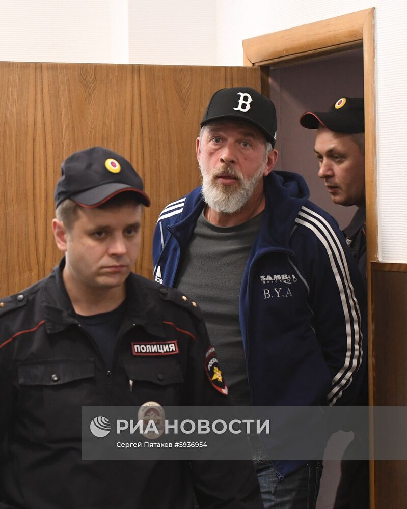 Оглашение приговора основателю сети "Корчма Тарас Бульба" Ю. Белойвану