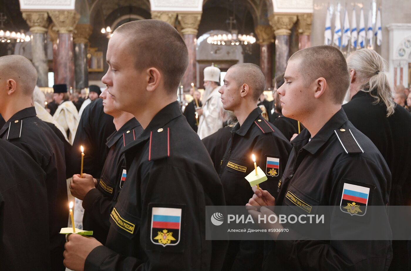 Панихида по погибшим морякам-подводникам в Кронштадтском морском соборе