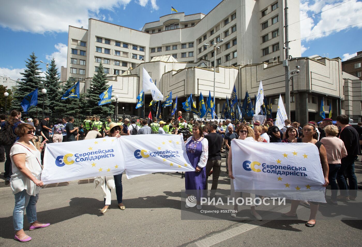 Акция против отмены закона о люстрации в Киеве