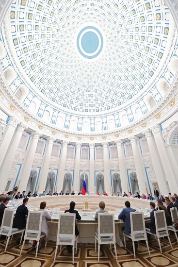 Заседание Совета при президенте РФ по реализации госполитики в сфере защиты детей