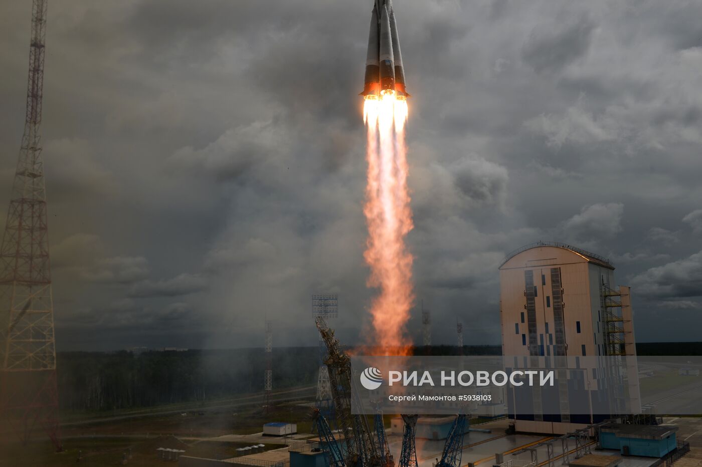 Пуск РН"Союз-2.1б" со спутником "Метеор-М" с космодрома Восточный