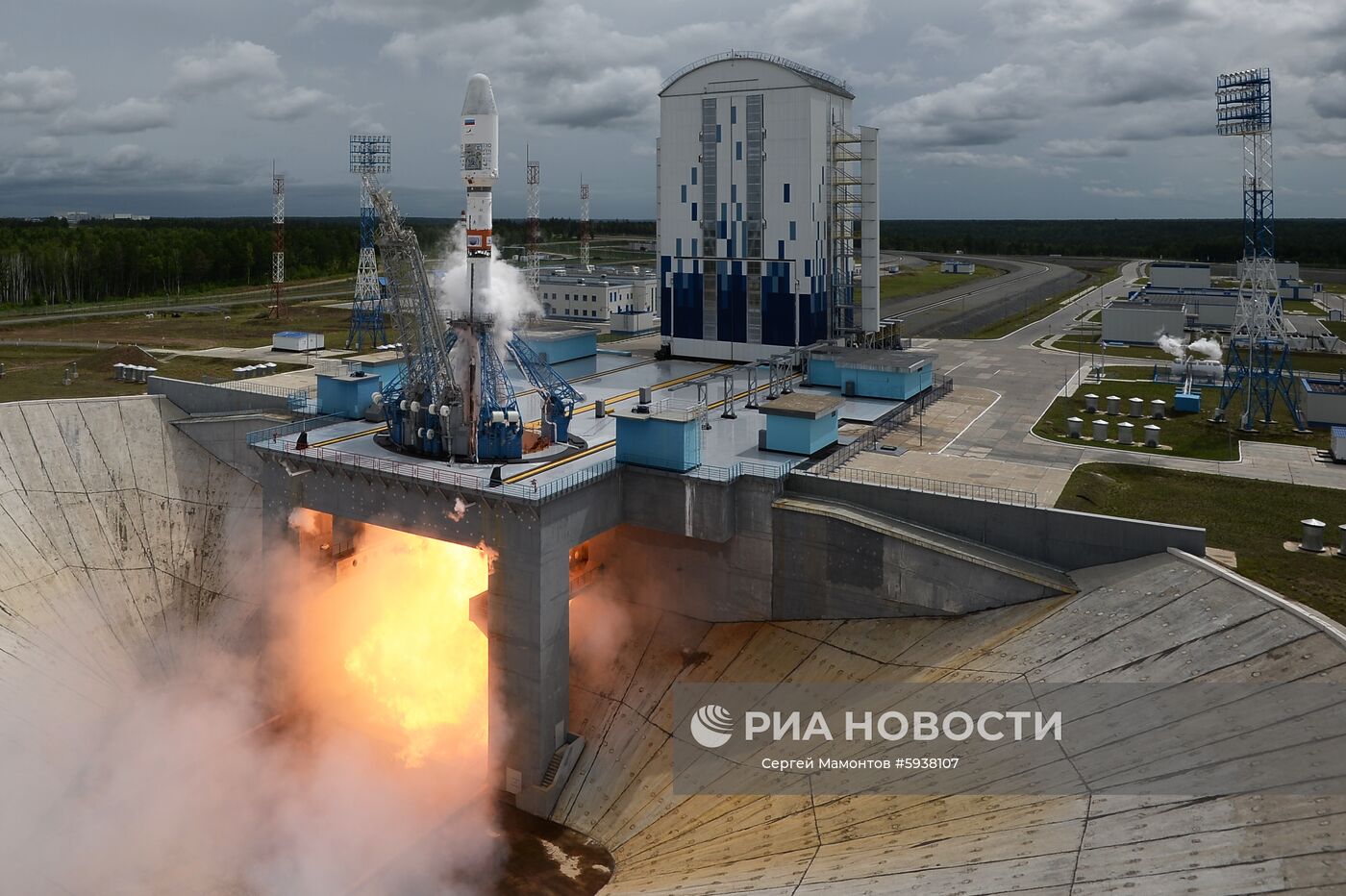 Пуск РН"Союз-2.1б" со спутником "Метеор-М" с космодрома Восточный
