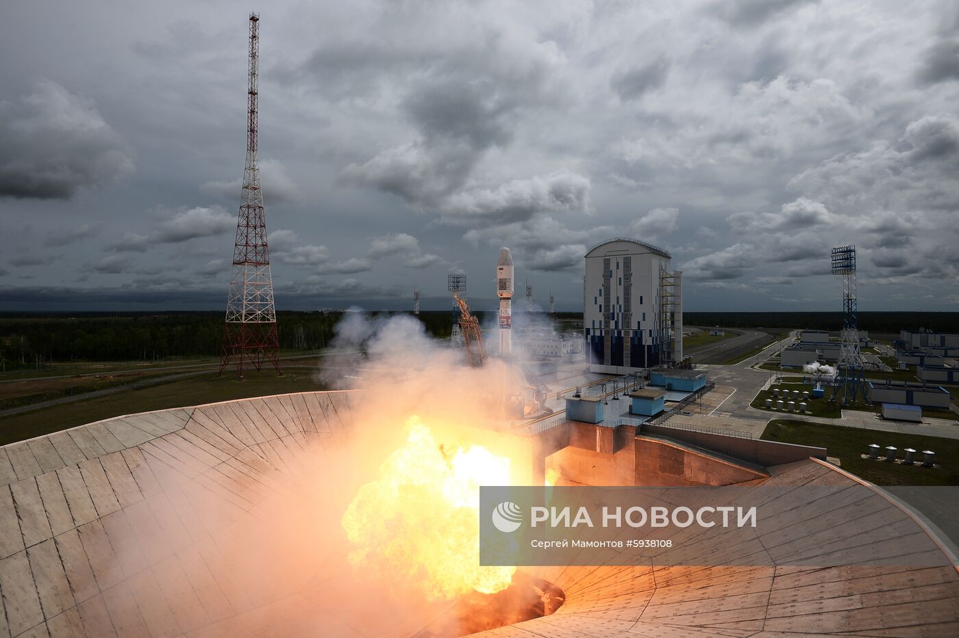 Пуск РН"Союз-2.1б" со спутником "Метеор-М" с космодрома Восточный