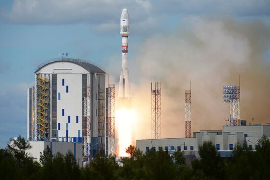 Пуск РН"Союз-2.1б" со спутником "Метеор-М" с космодрома Восточный