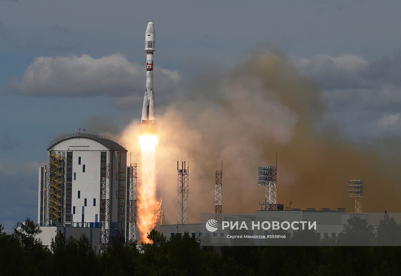Пуск РН"Союз-2.1б" со спутником "Метеор-М" с космодрома Восточный