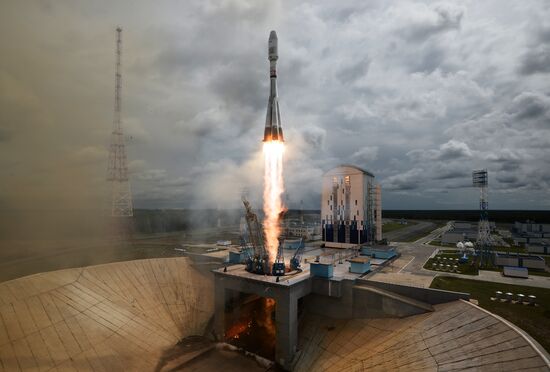 Пуск РН"Союз-2.1б" со спутником "Метеор-М" с космодрома Восточный