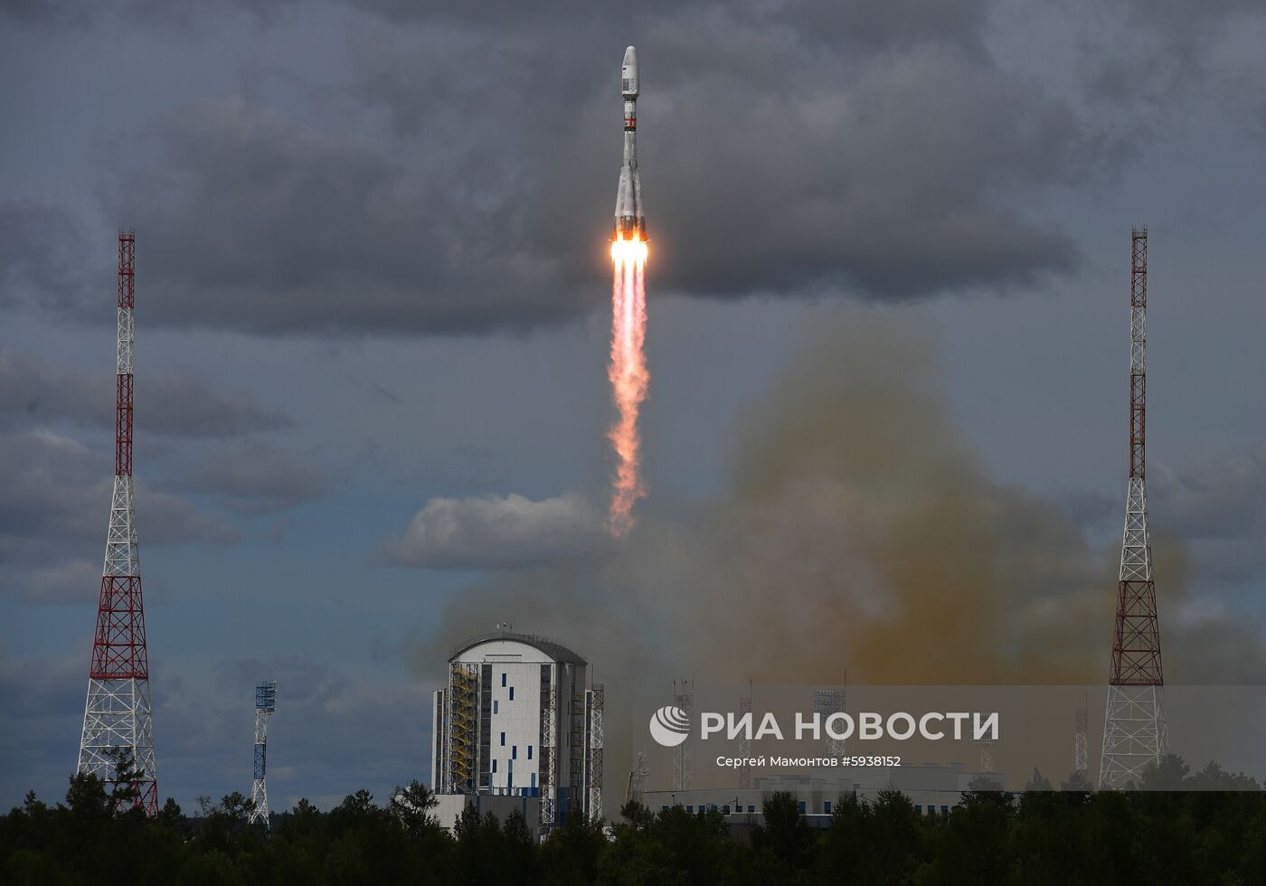 Пуск РН"Союз-2.1б" со спутником "Метеор-М" с космодрома Восточный