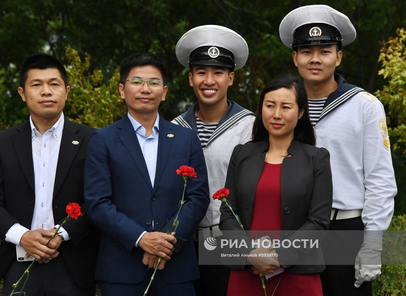 Открытие памятника первому президенту Вьетнама Хо Ши Мину во Владивостоке