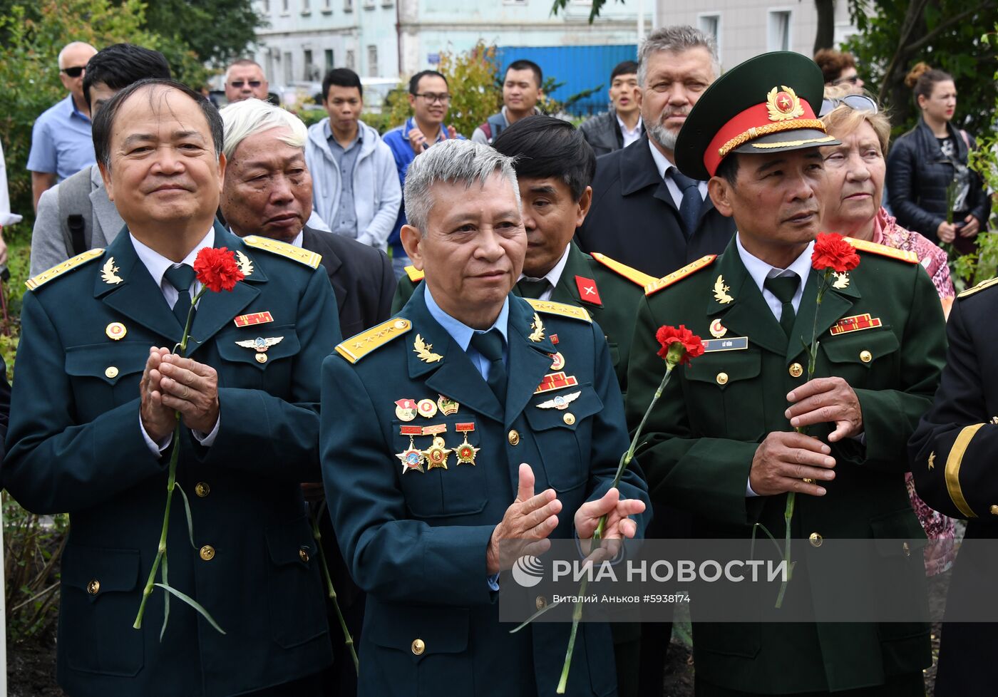 Открытие памятника первому президенту Вьетнама Хо Ши Мину во Владивостоке