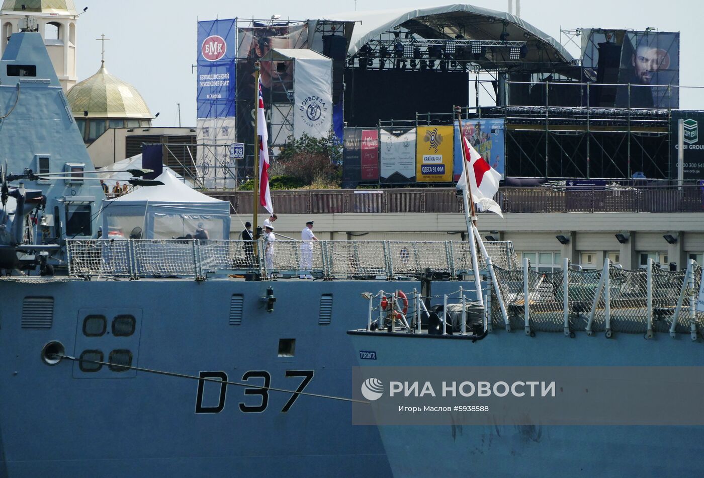 Британский эсминец "Дункан" (слева) в морском порту Одессы. Корабль задействован в международных учениях Sea Breeze-2019. Место: Украина, Одесса. Автор: Игорь Маслов/РИА Новости. Международные учения Sea Breeze-2019 в Одессе