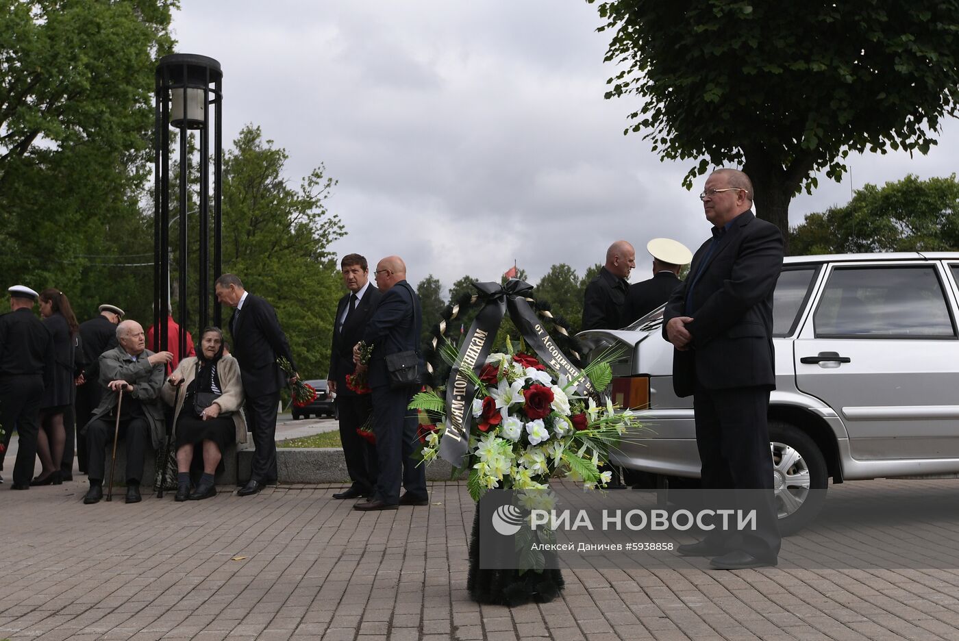 Похороны моряков-подводников в Санкт-Петербурге