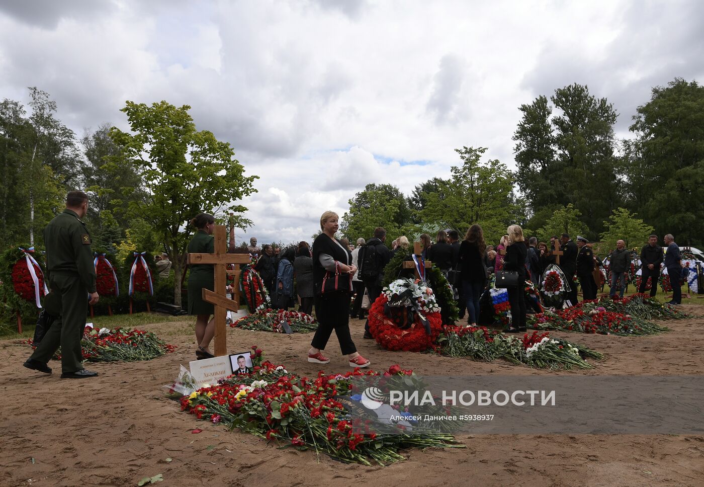 Похороны моряков-подводников в Санкт-Петербурге