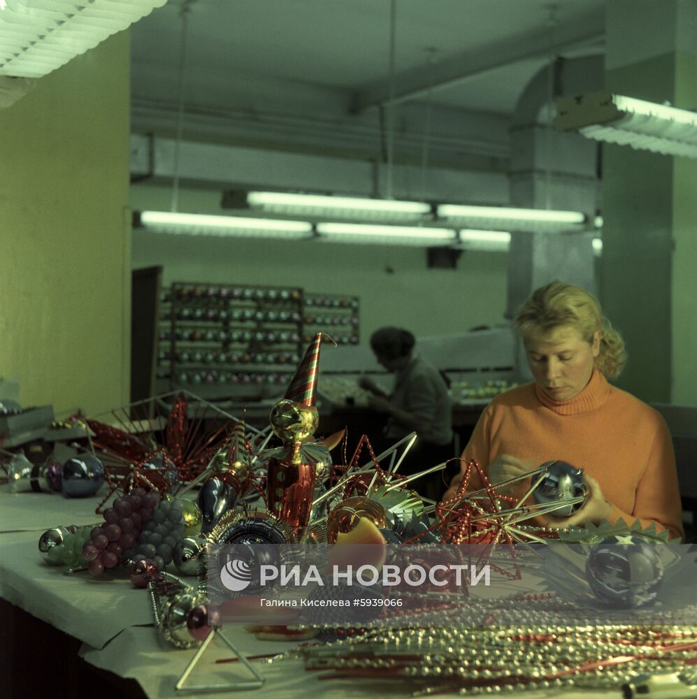 Фабрика елочных украшений
