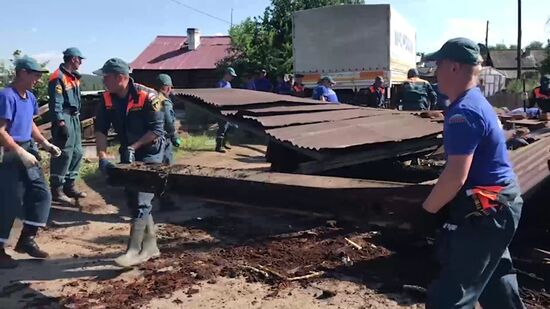 Работа спасателей МЧС в городе Тулун Иркутской области