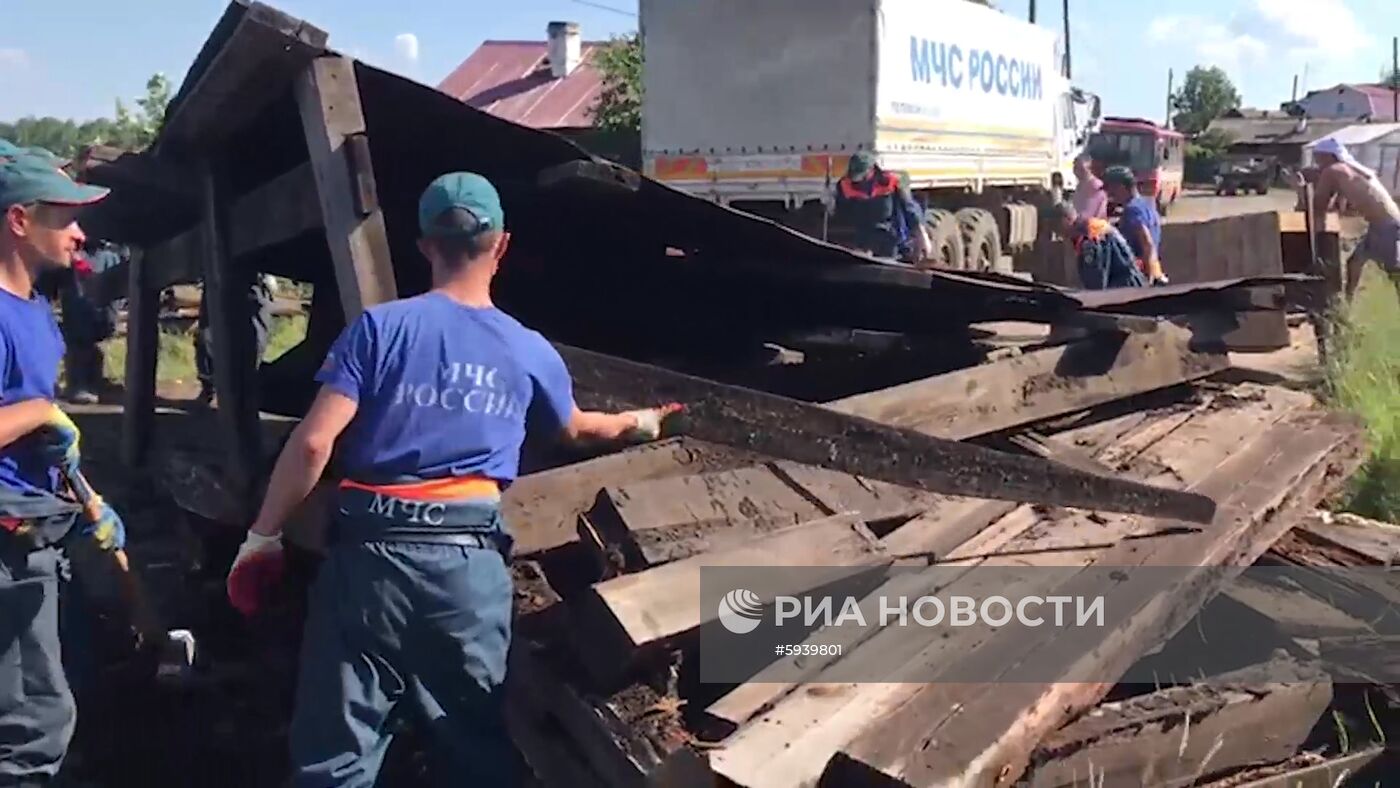 Работа спасателей МЧС в городе Тулун Иркутской области