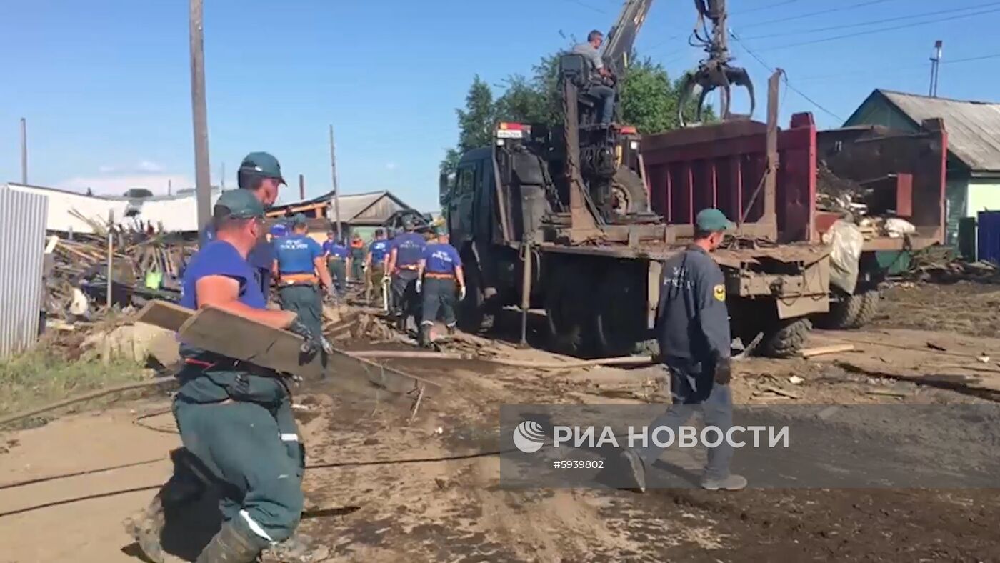 Работа спасателей МЧС в городе Тулун Иркутской области