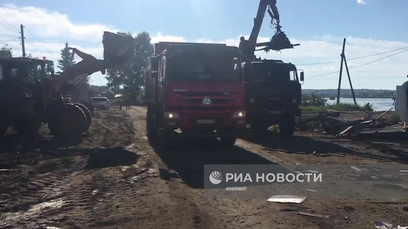 Работа спасателей МЧС в городе Тулун Иркутской области