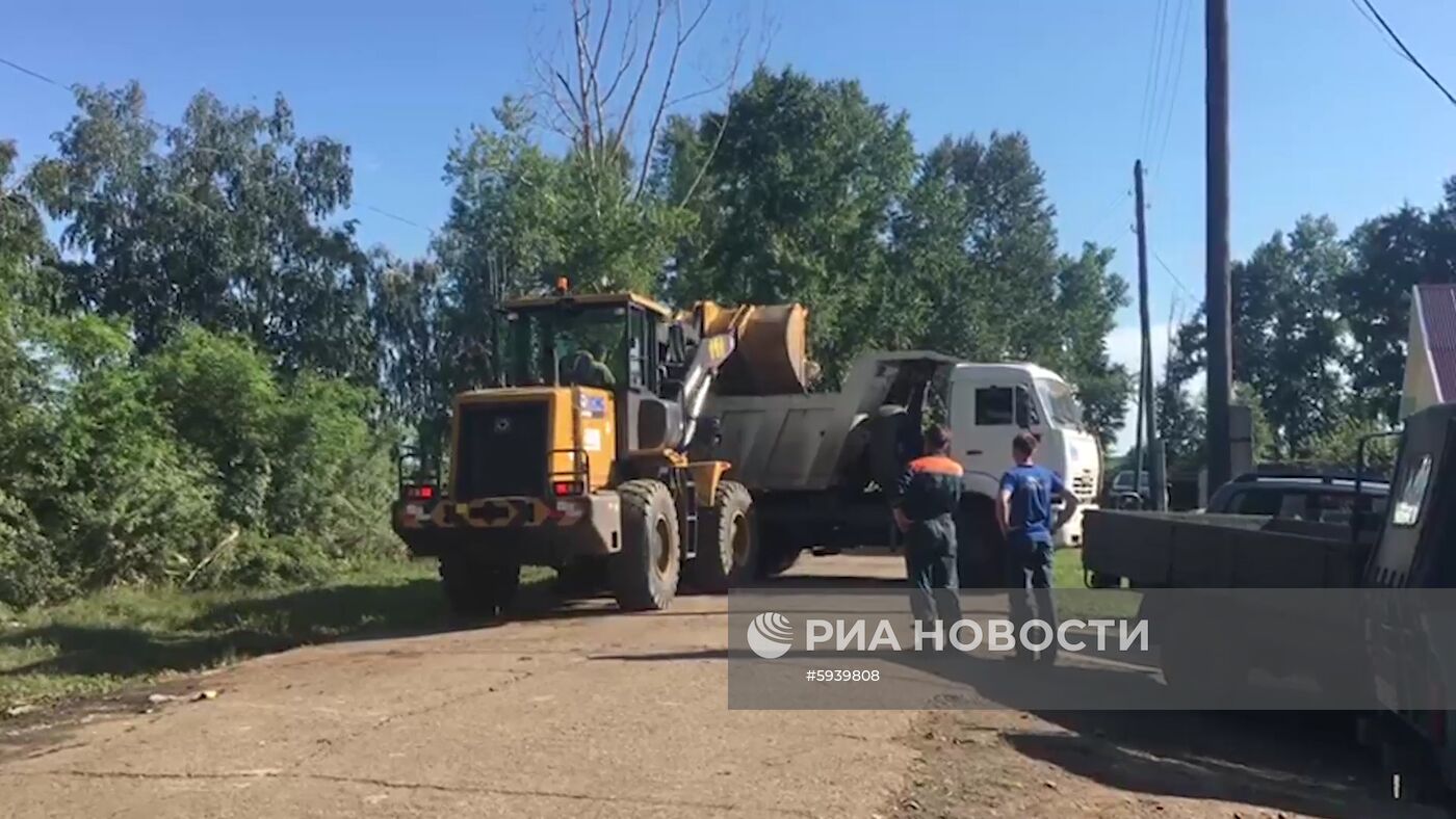 Работа спасателей МЧС в городе Тулун Иркутской области