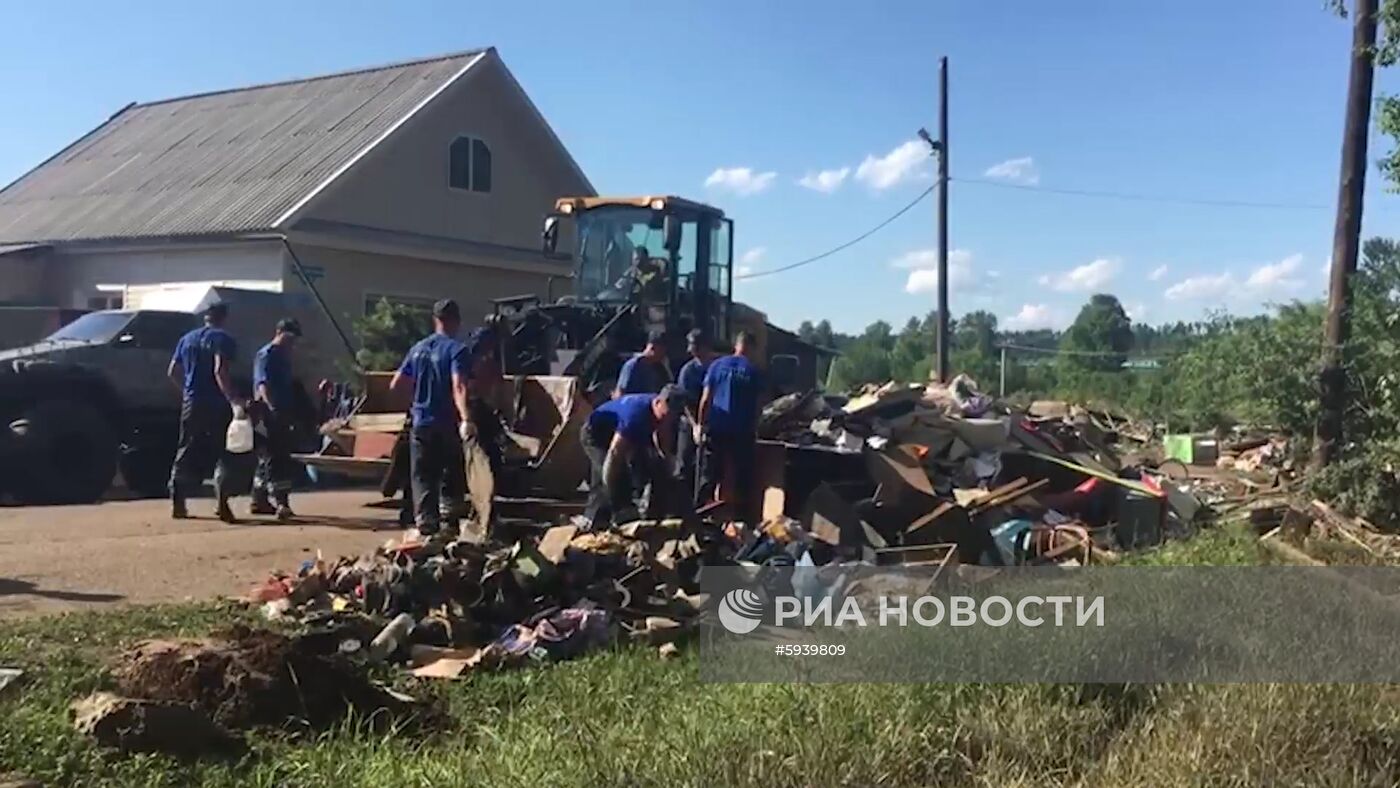 Работа спасателей МЧС в городе Тулун Иркутской области