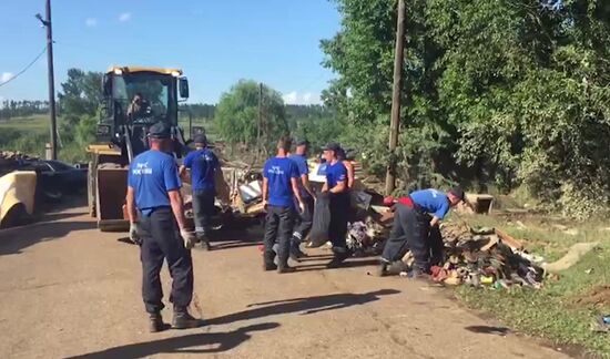 Работа спасателей МЧС в городе Тулун Иркутской области