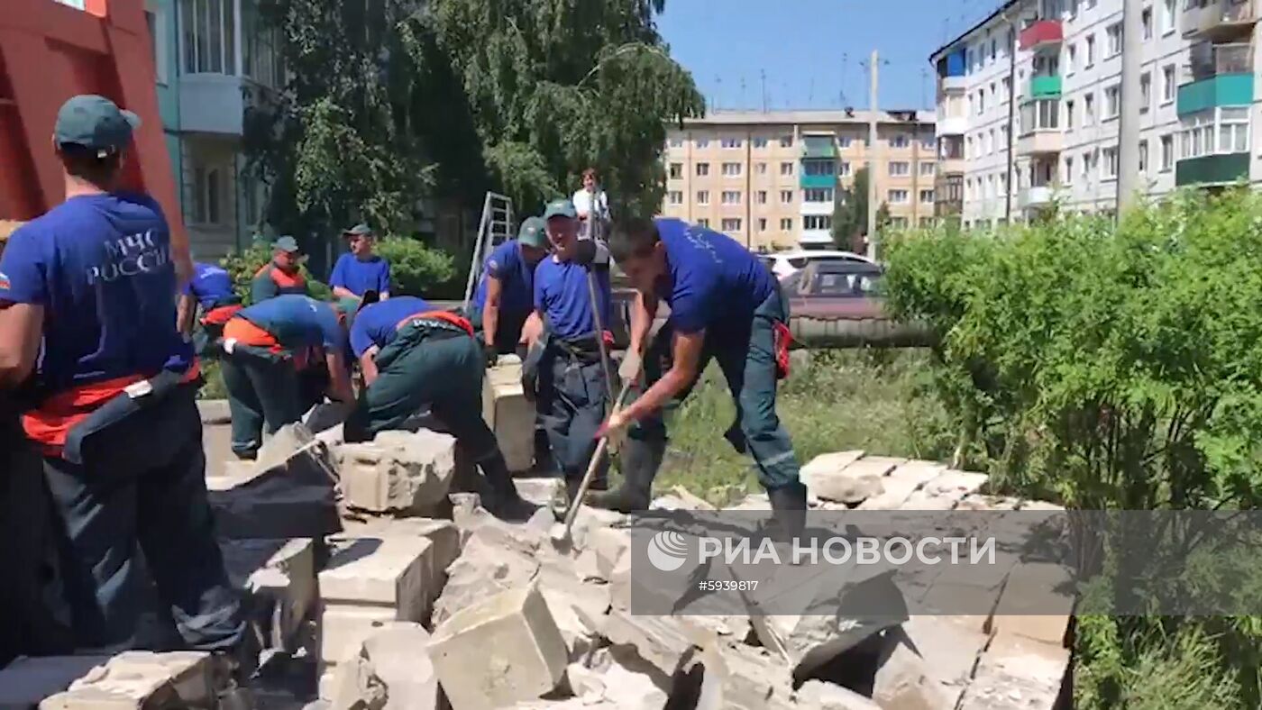 Работа спасателей МЧС в городе Тулун Иркутской области