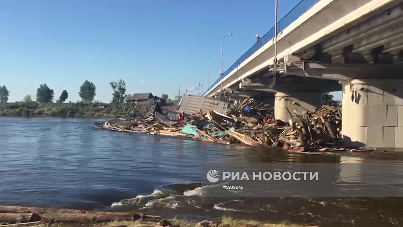 Работа спасателей МЧС в городе Тулун Иркутской области