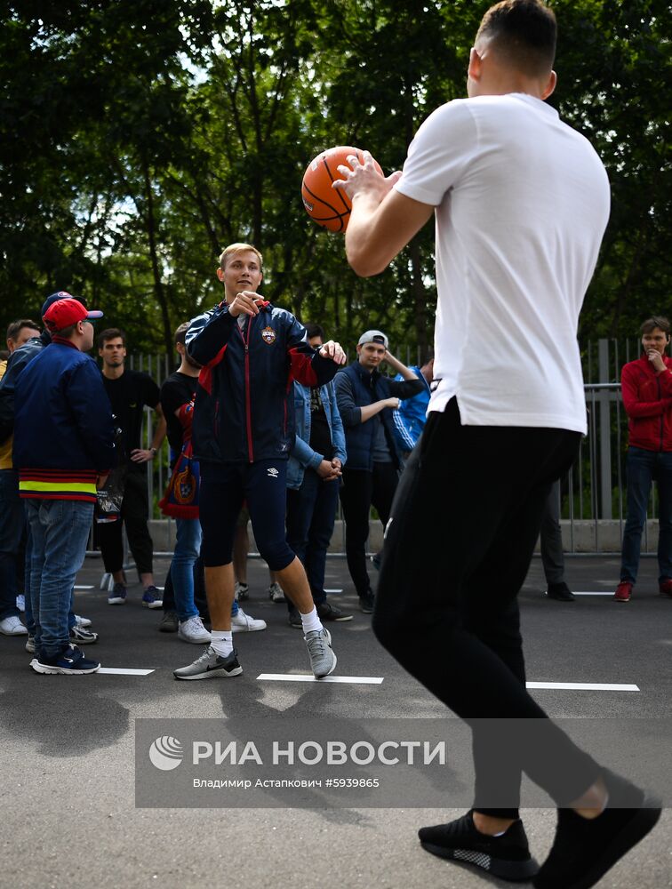 Встреча ПФК ЦСКА с болельщиками перед началом сезона