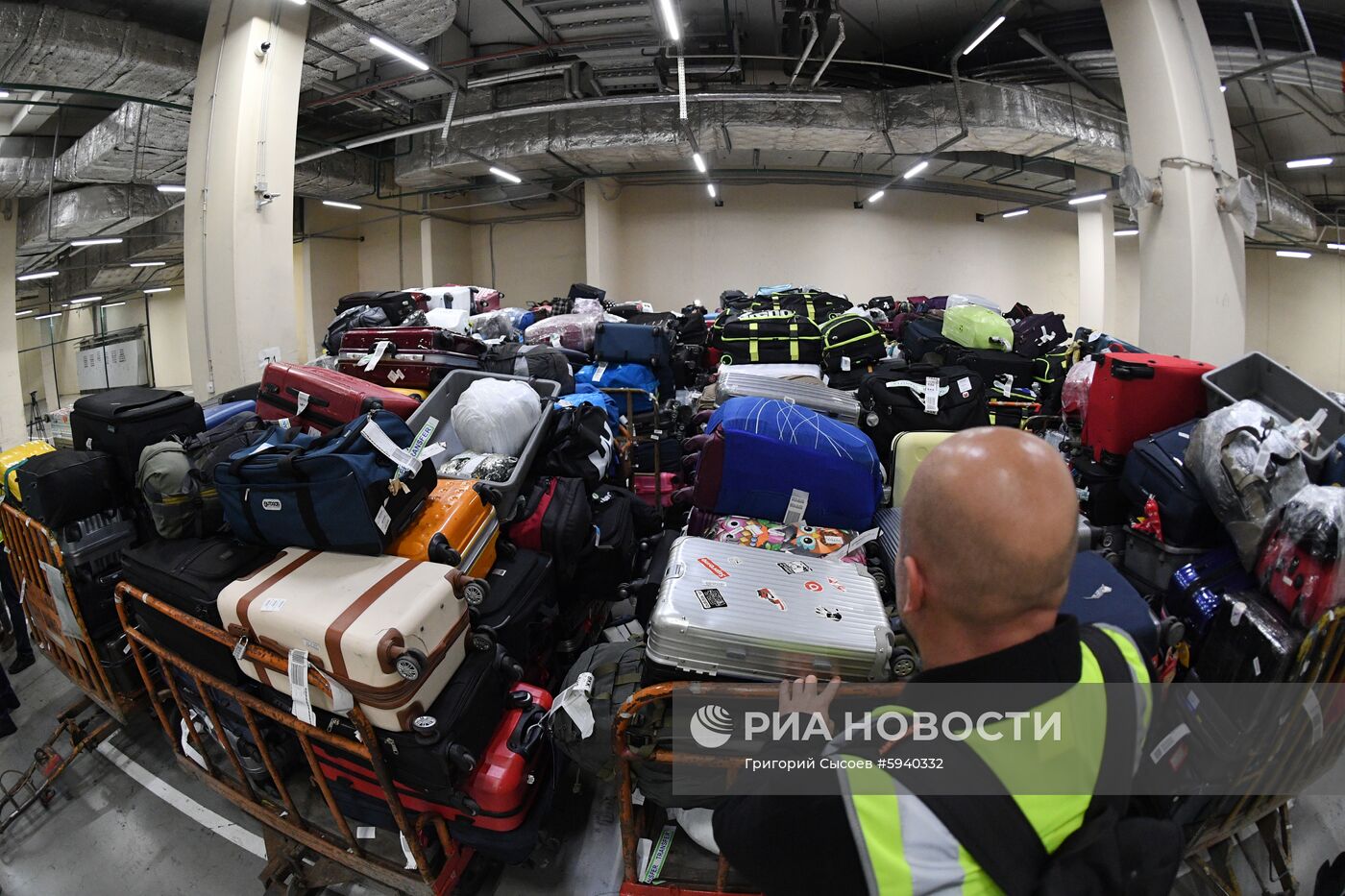 Выдача багажа в аэропорту Шереметьево 