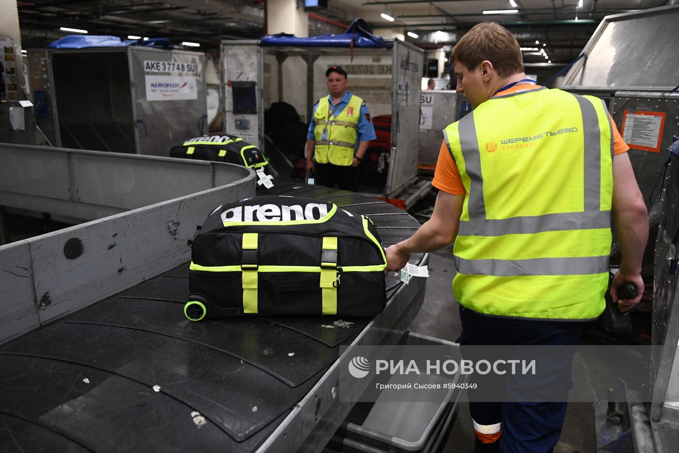 Выдача багажа в аэропорту Шереметьево 