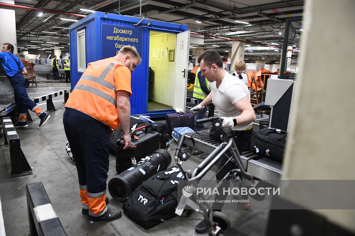 Выдача багажа в аэропорту Шереметьево