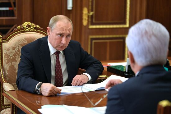 Президент РФ В. Путин встретился с главой Дагестана В. Васильевым