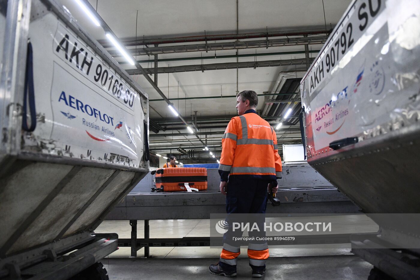 Выдача багажа в аэропорту Шереметьево 