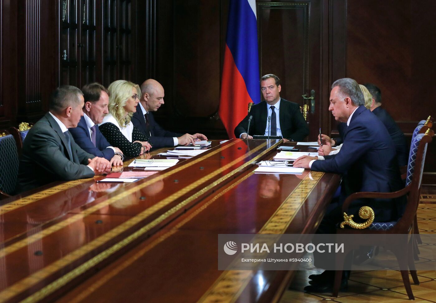 Премьер-министр РФ Д. Медведев провел совещание с вице-премьерами РФ