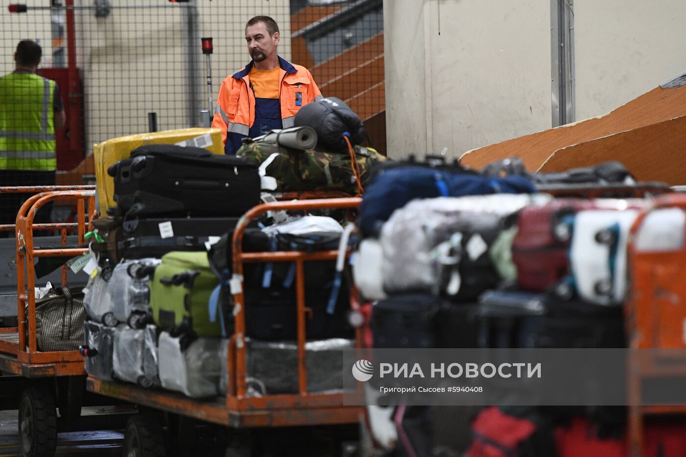 Выдача багажа в аэропорту Шереметьево 