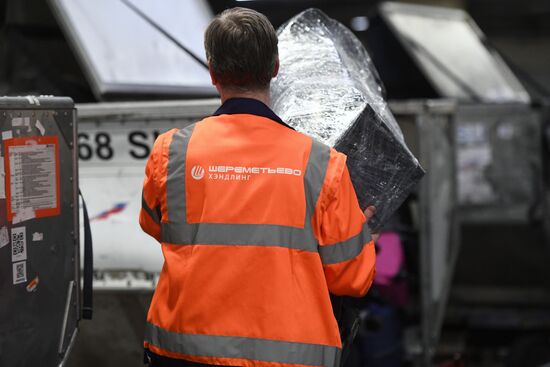 Выдача багажа в аэропорту Шереметьево 