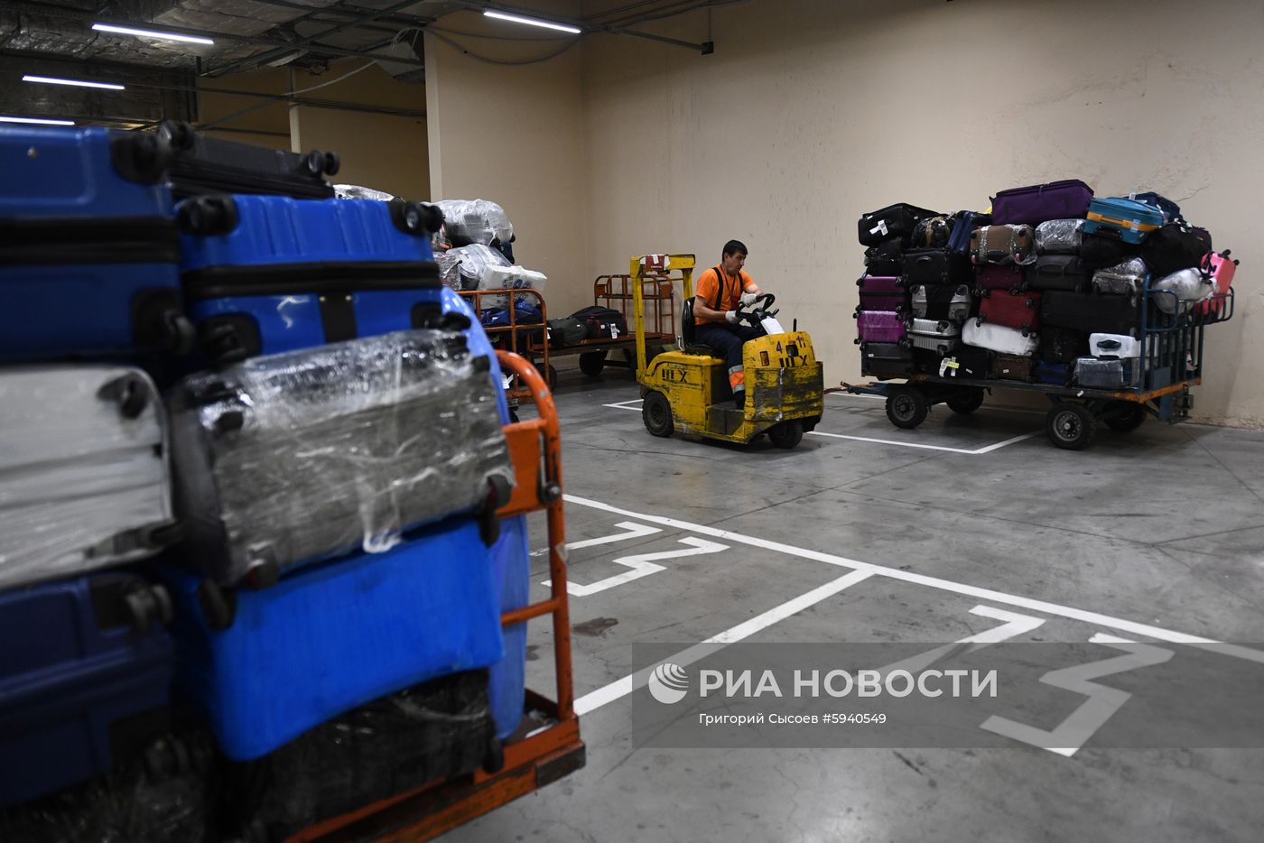 Выдача багажа в аэропорту Шереметьево 
