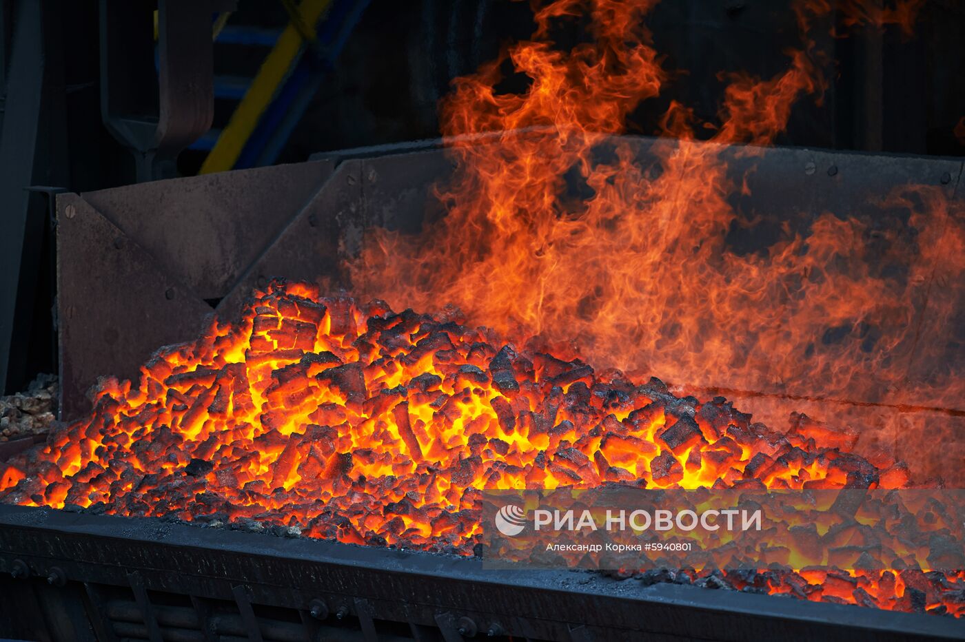 Слив металла из доменной печи