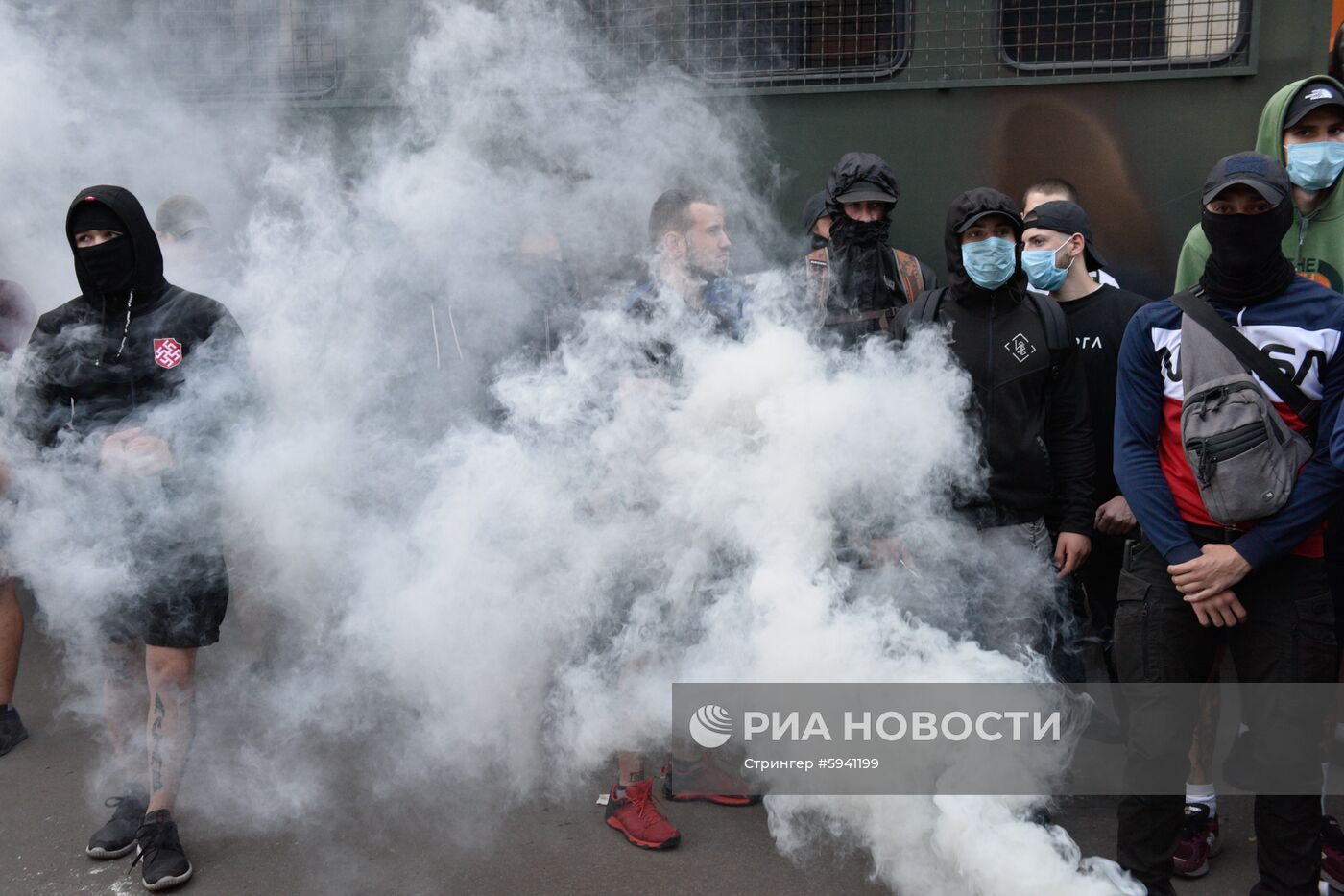 Акция националистов в Киеве против телемоста Россия-Украина