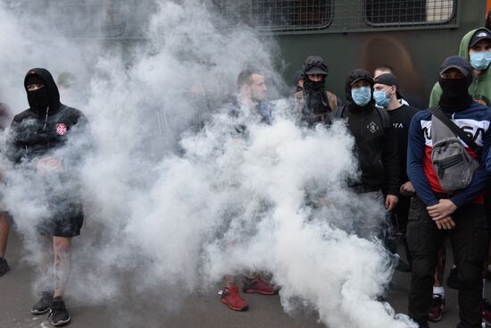 Акция националистов в Киеве против телемоста Россия-Украина