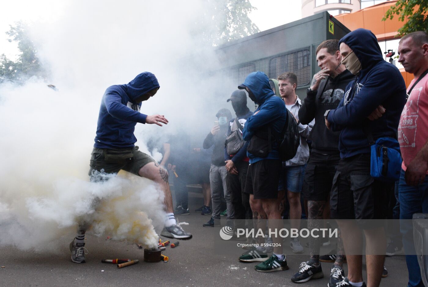 Акция националистов в Киеве против телемоста Россия-Украина