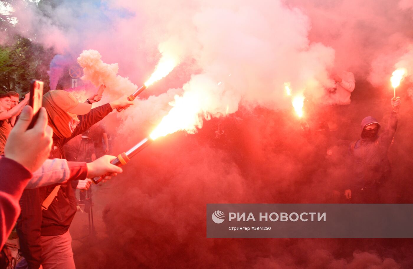 Акция националистов в Киеве против телемоста Россия-Украина