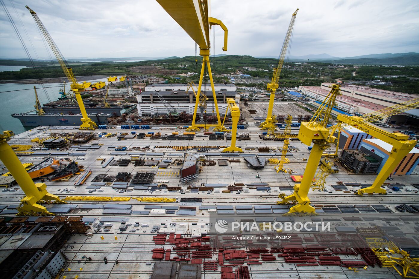 Судостроительный комплекс "Звезда"