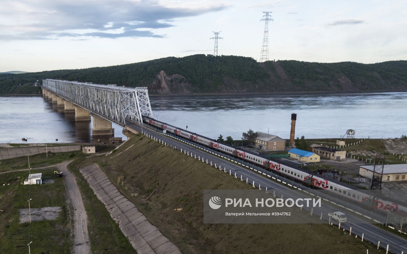 Железнодорожный мост через реку Амур