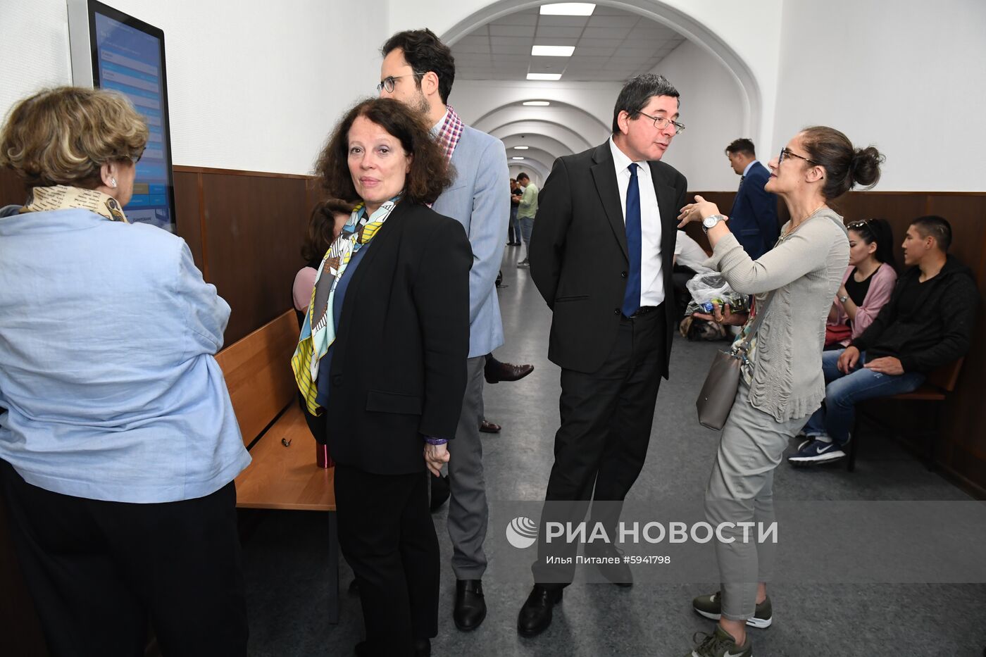 Рассмотрение ходатайства следствия о продлении ареста Ф. Дельпалю